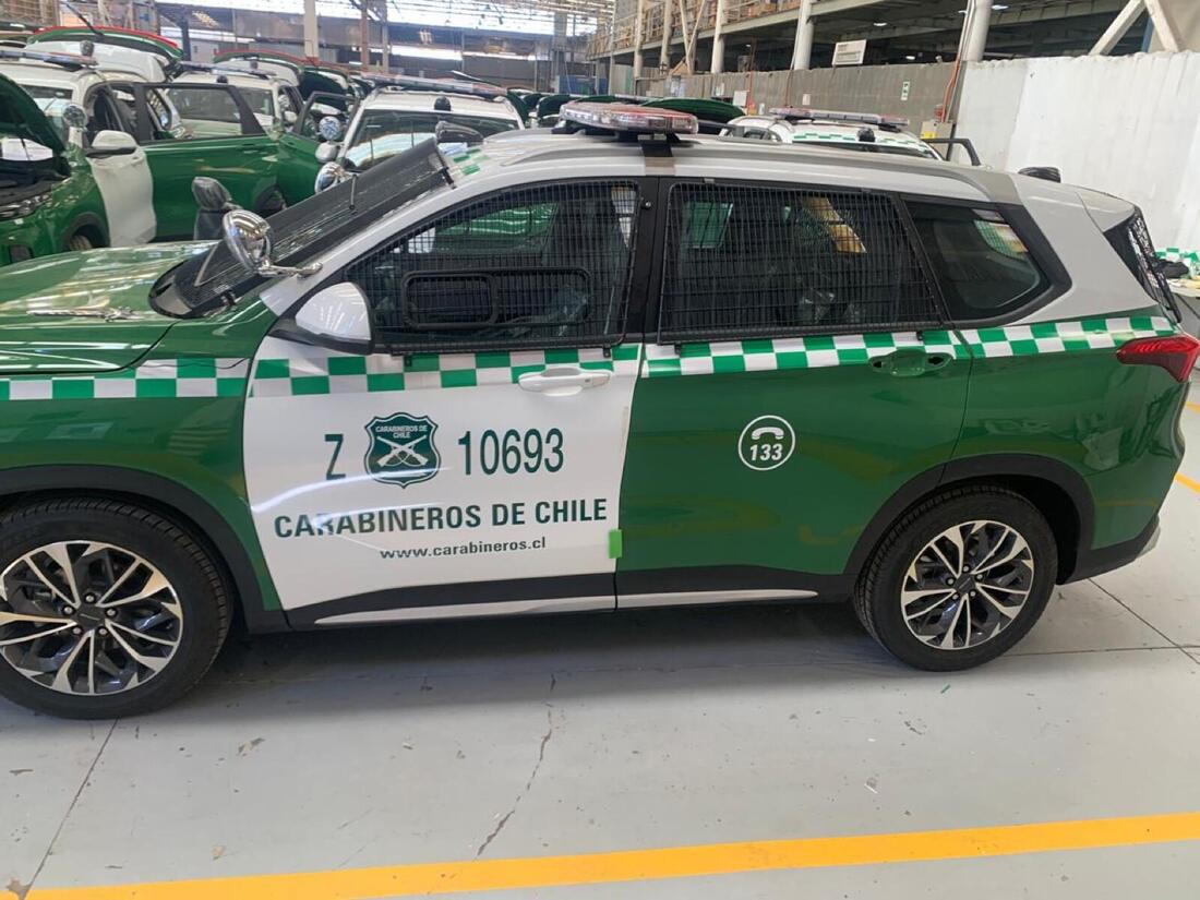 SUV de Carabineros de Chile con rotulación institucional verde y blanca, vista lateral